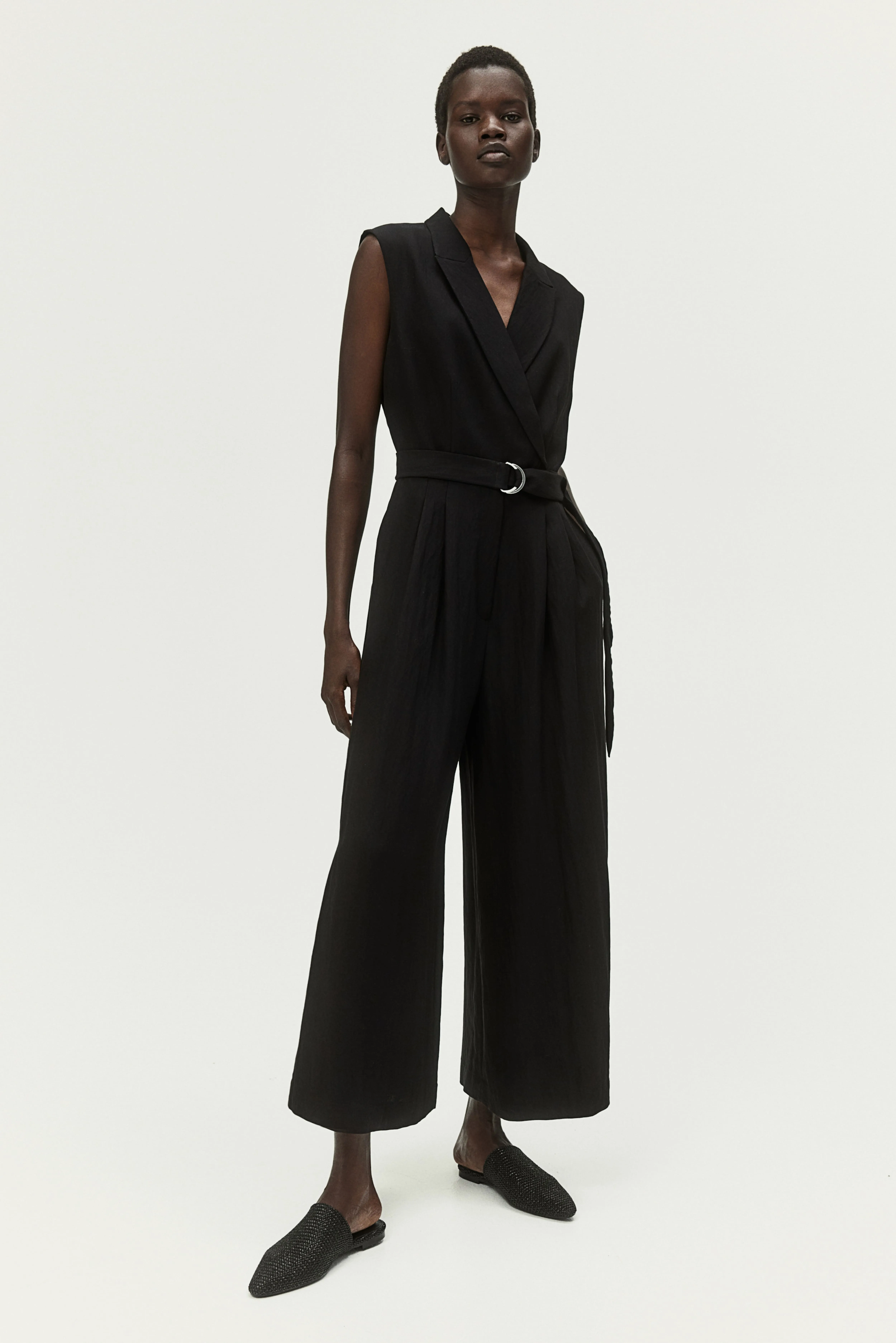 Belted jumpsuit - V-neck - Sleeveless - Black - Ladies | H&M GB