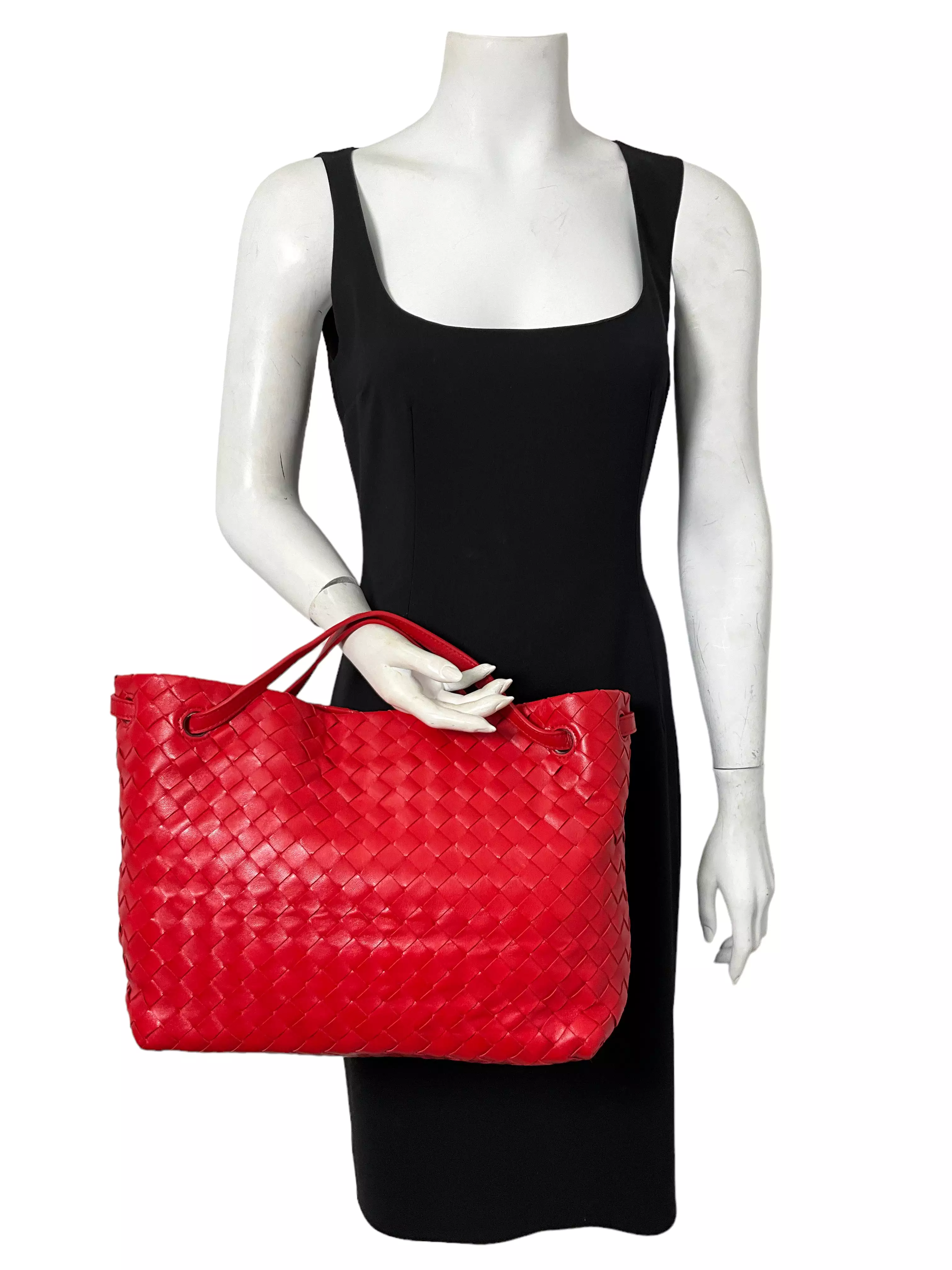 Bottega Veneta Red Intrecciato Nappa Leahter Garda Bag