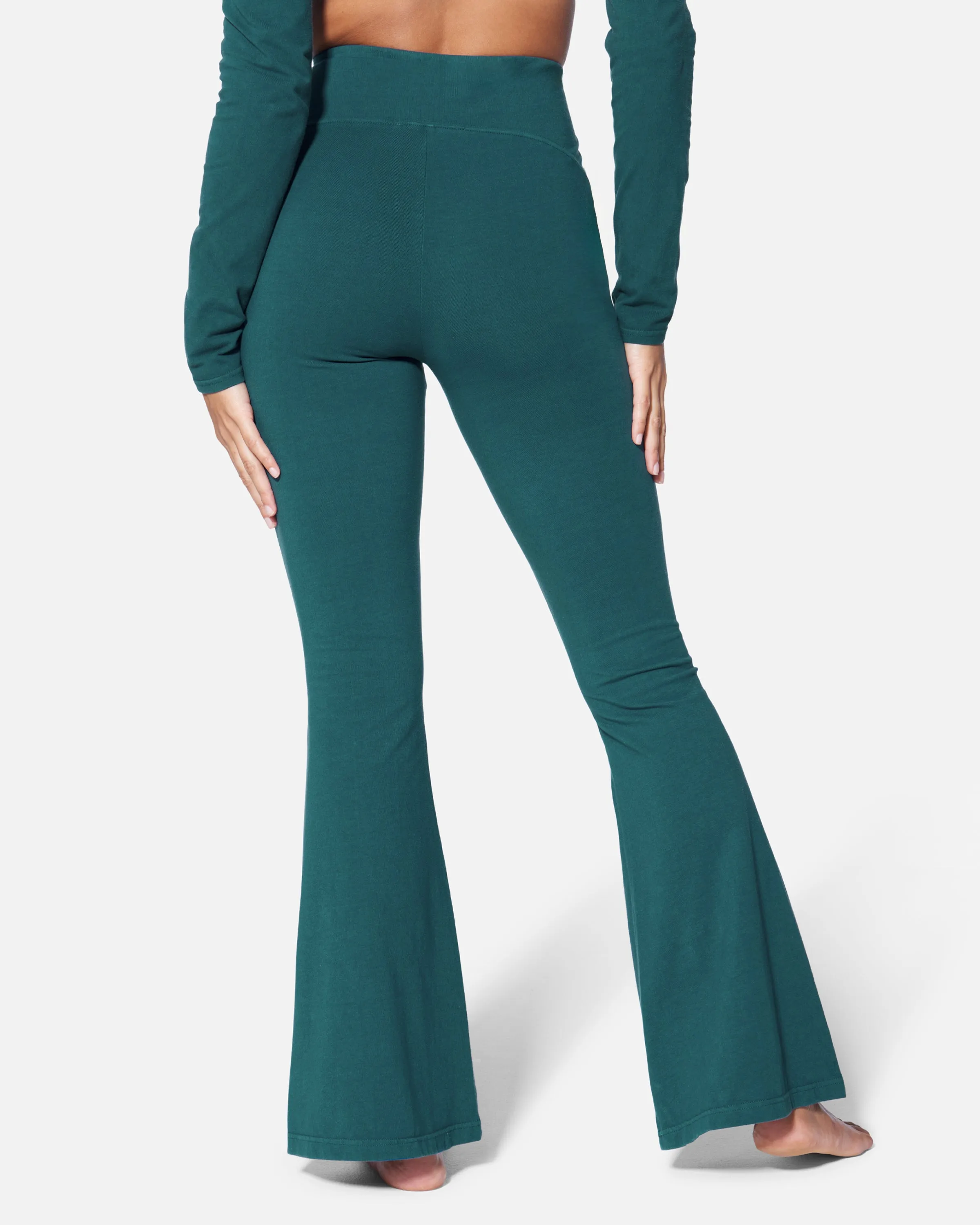 ESSENTIAL HIGH WAISTED FLARE PANT